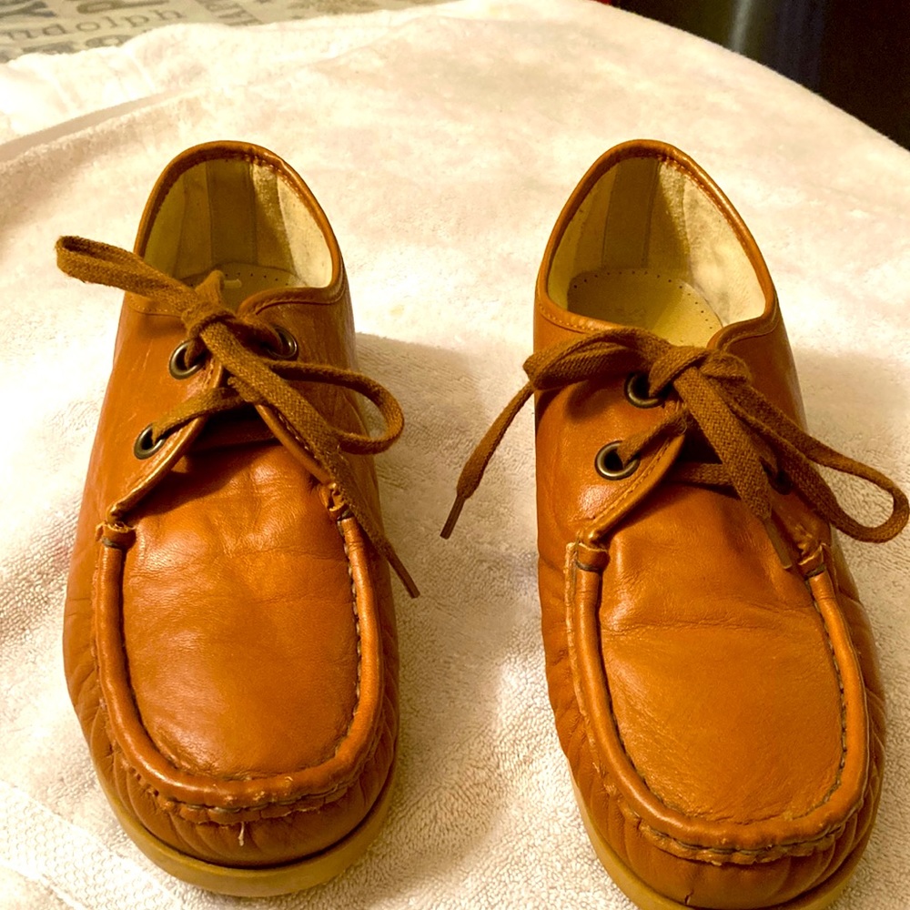 Town Dale’s Leather Tan Loafer look Size 8 Brown 1” inch wedge Heels tie strings